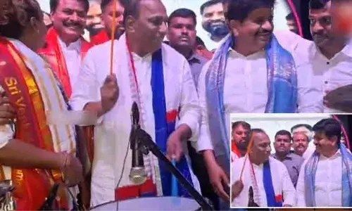 Malla Reddy : డ్రమ్స్ వాయించిన మల్లారెడ్డి.. సోషల్ మీడియాలో వీడియో వైరల్..