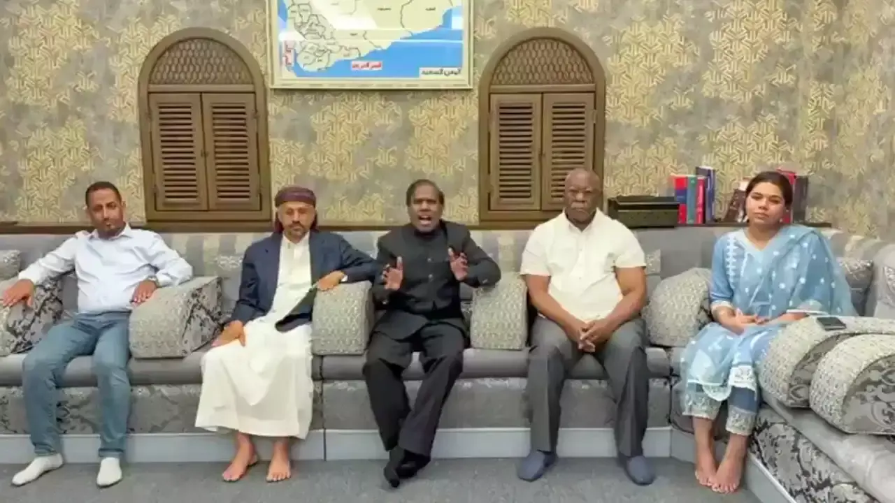 K.A. Paul : నిమిష ప్రియ కోసం యెమెన్కు కేఏపాల్.. హౌతీ నాయకుడితో భేటీ K.A. Paul : నిమిష ప్రియ కోసం యెమెన్కు కేఏపాల్.. హౌతీ నాయకుడితో భేటీ