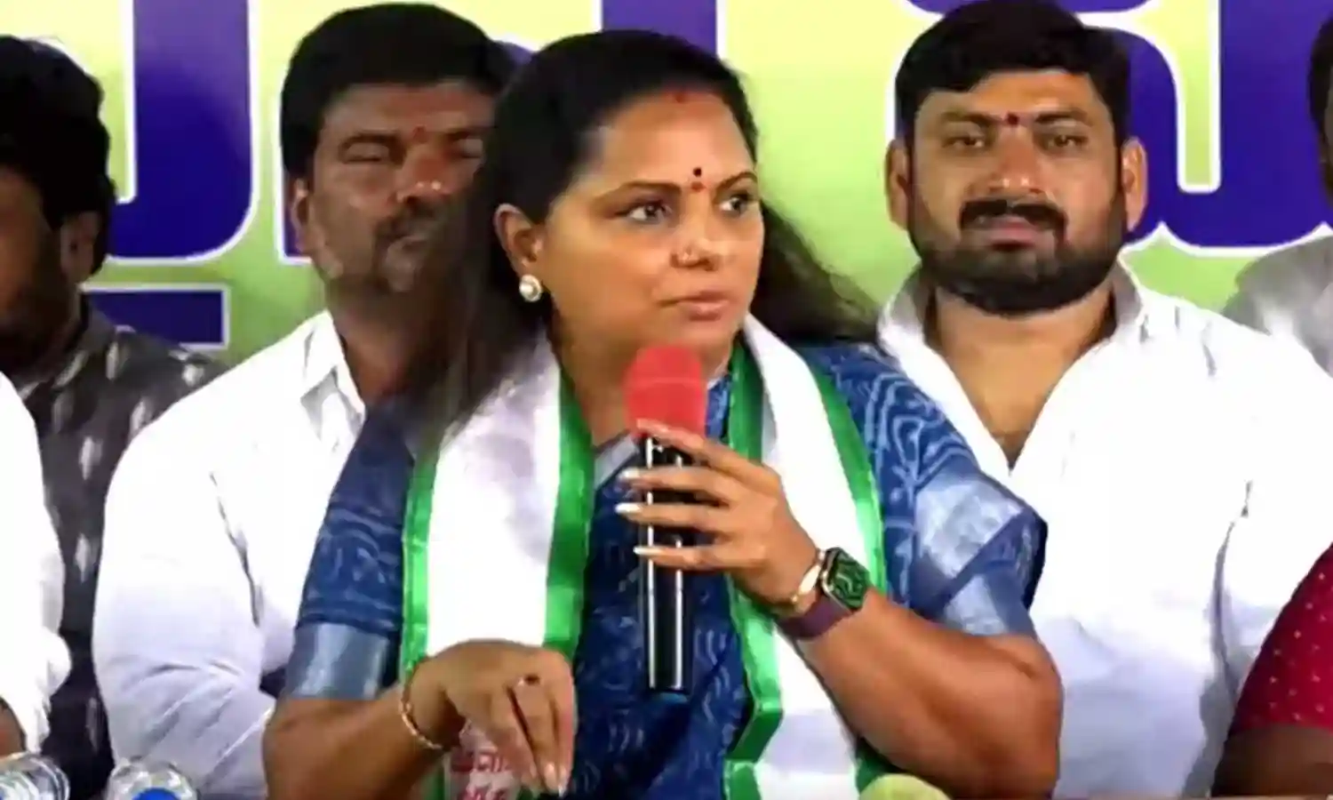 MLC Kavitha : బీసీ బిల్లుపై 72గంటల దీక్షకు సిద్ధమైన కవిత MLC Kavitha : బీసీ బిల్లుపై 72గంటల దీక్షకు సిద్ధమైన కవిత
