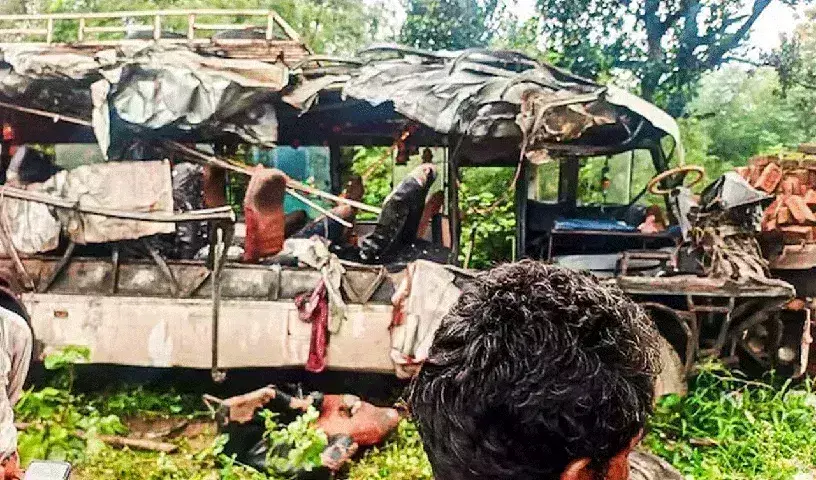 Deoghar Accident: ట్రక్కును ఢీకొన్న యాత్రికులతో వెళ్తున్న బస్సు.. 18 మంది మృతి