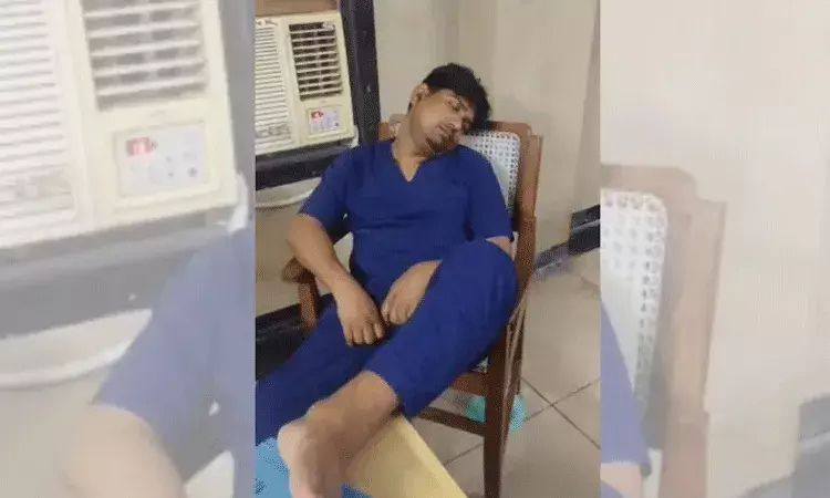 Uttar Pradesh: నిద్రలో ఉన్న డ్యూటీ డాక్టర్.. రక్తస్రావంతో మరణించిన రోగి Uttar Pradesh: నిద్రలో ఉన్న డ్యూటీ డాక్టర్.. రక్తస్రావంతో మరణించిన రోగి