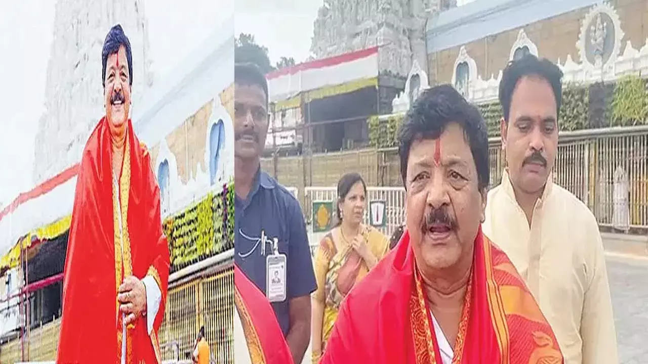 AP Minister : తిరుమల శ్రీవారిని దర్శించుకున్న ఏపీ మంత్రి కందుల దుర్గేష్ AP Minister : తిరుమల శ్రీవారిని దర్శించుకున్న ఏపీ మంత్రి కందుల దుర్గేష్
