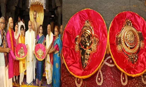 Tirumala : తిరుమల శ్రీవారికి భారీ కానుక...రెండున్నర కిలోల బంగారంతో...