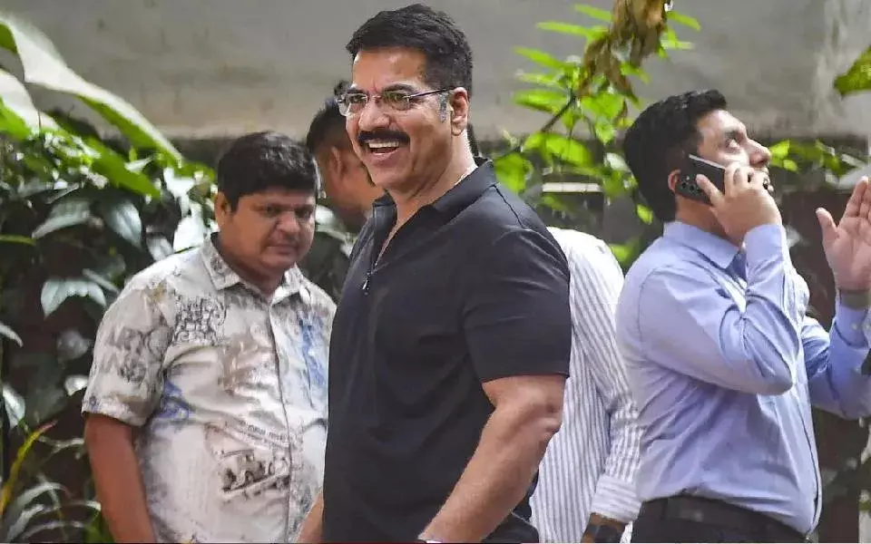 Mumbai : గ్యాంగ్స్టర్లను  ఎన్కౌంటర్ చేసిన స్పెషలిస్టు  ప్రమోషన్.. Mumbai : గ్యాంగ్స్టర్లను  ఎన్కౌంటర్ చేసిన స్పెషలిస్టు  ప్రమోషన్..