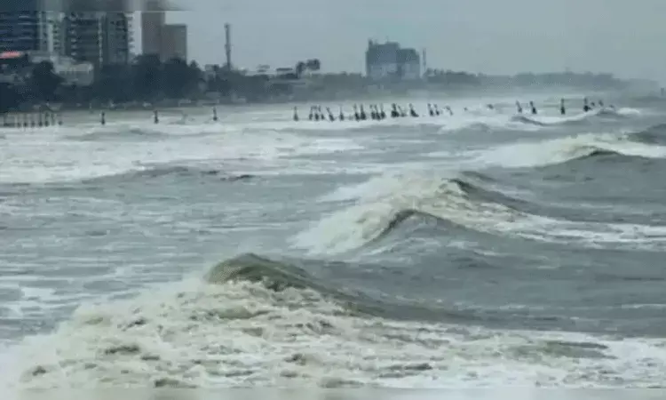 Russia: భూకంప తీవ్రతతో ఎగసిపడుతున్న సునామీ అలలు Russia: భూకంప తీవ్రతతో ఎగసిపడుతున్న సునామీ అలలు