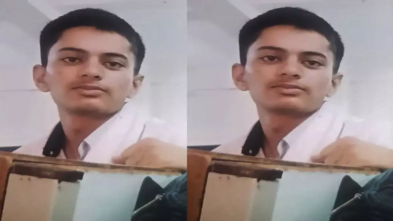 MBBS Student : ఆదిలాబాద్ రిమ్స్లో విద్యార్థి సూసైడ్ MBBS Student : ఆదిలాబాద్ రిమ్స్లో విద్యార్థి సూసైడ్