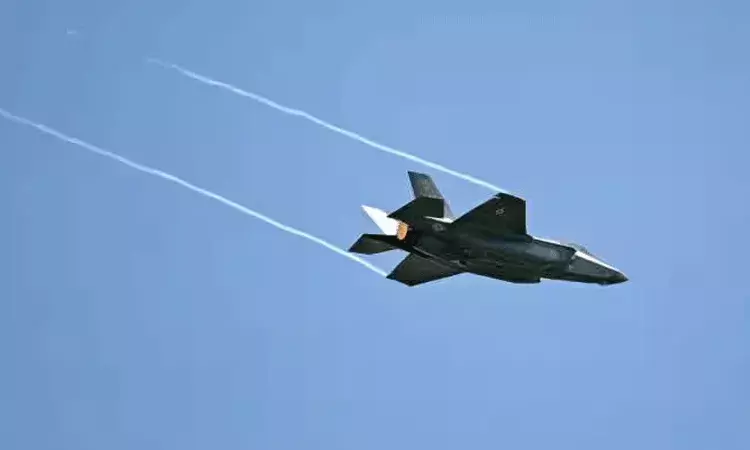 California: కూలిన ఫైటర్ జెట్.. సురక్షితంగా బయటపడ్డ పైలెట్, ఇతర సిబ్బంది..