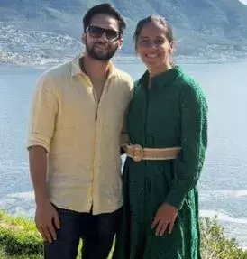 SAINA: కలిసిపోయిన సైనా-కశ్యప్..!