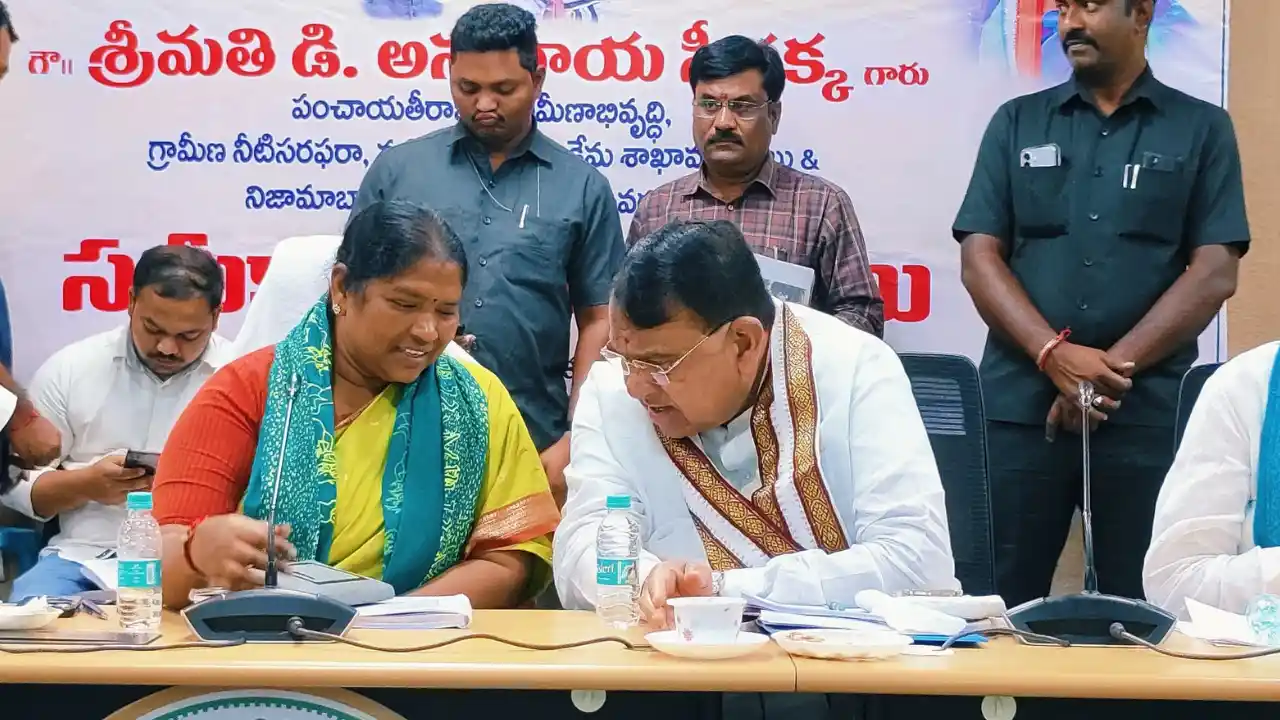 TG : సమీకృత మండల కార్యాలయాల భవన సముదాయాలకు ప్రారంభోత్సవాలు చేసిన జిల్లా ఇంచార్జి మంత్రి సీతక్క TG : సమీకృత మండల కార్యాలయాల భవన సముదాయాలకు ప్రారంభోత్సవాలు చేసిన జిల్లా ఇంచార్జి మంత్రి సీతక్క