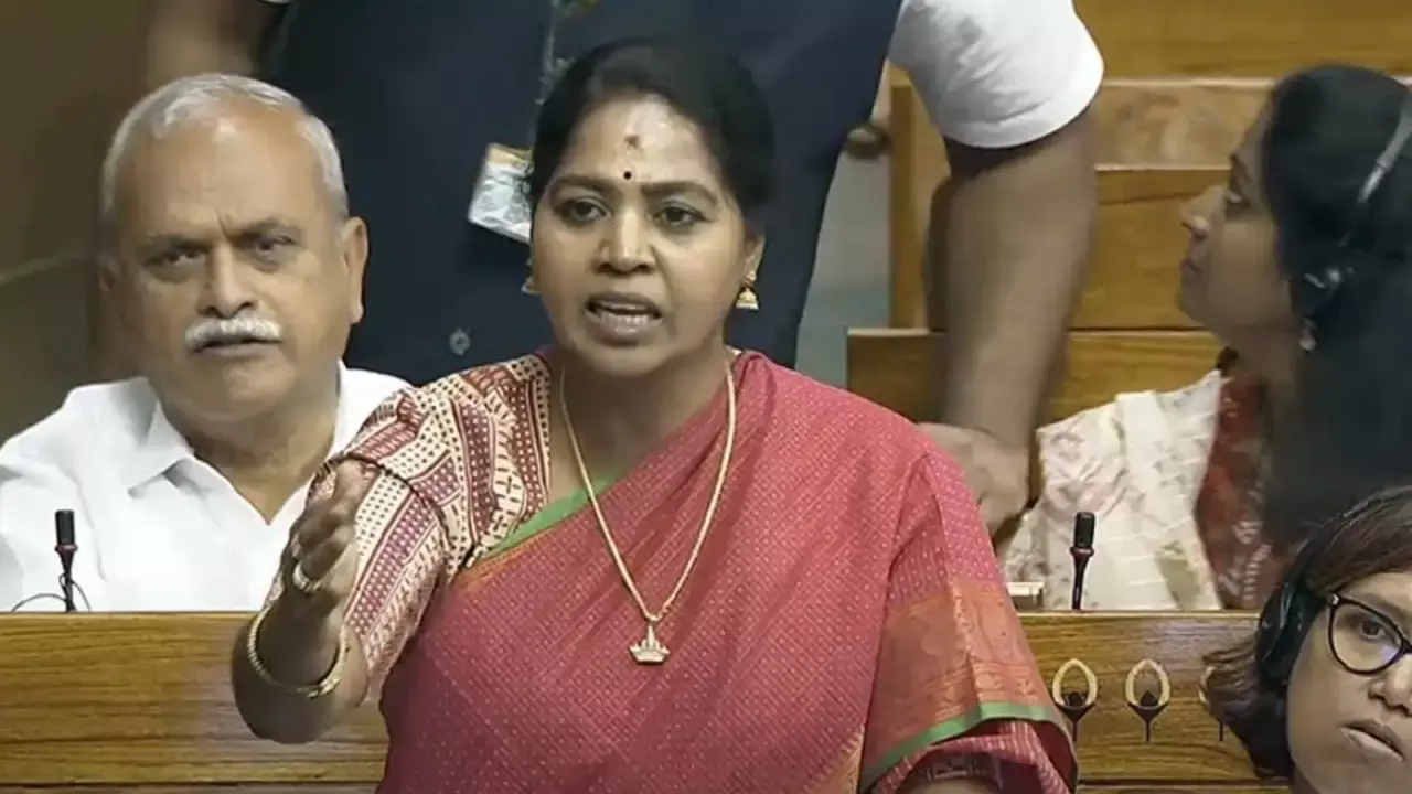Congress MP Sudha Ramakrishnan : కాంగ్రెస్ ఎంపీ చైన్ కొట్టేసిన దుండగుడు Congress MP Sudha Ramakrishnan : కాంగ్రెస్ ఎంపీ చైన్ కొట్టేసిన దుండగుడు