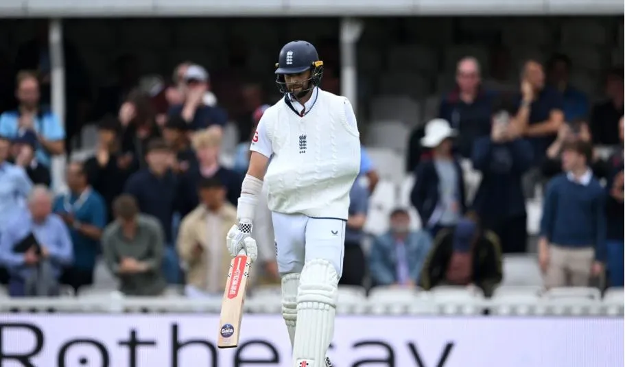 Woakes : ఒంటిచెత్తో బ్యాటింగ్ Woakes : ఒంటిచెత్తో బ్యాటింగ్