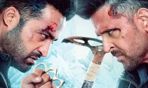 War 2 Censor :  వార్ 2 సెన్సార్ పూర్తి.. రన్ టైమ్ ఎంతంటే.. War 2 Censor :  వార్ 2 సెన్సార్ పూర్తి.. రన్ టైమ్ ఎంతంటే..