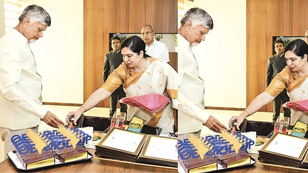 CM Chandrababu : నేతన్నలకు సీఎం చంద్రబాబు గుడ్ న్యూస్ CM Chandrababu : నేతన్నలకు సీఎం చంద్రబాబు గుడ్ న్యూస్