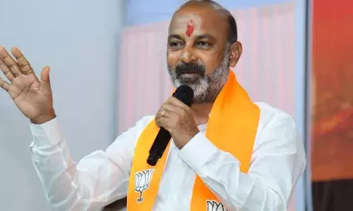 Bandi Sanjay : ముస్లి రిజర్వేషన్ల కోసమే కాంగ్రెస్ ఆందోళనలు Bandi Sanjay : ముస్లి రిజర్వేషన్ల కోసమే కాంగ్రెస్ ఆందోళనలు