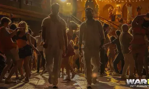 వార్ 2 సాంగ్.. ప్రోమోతోనే సరి వార్ 2 సాంగ్.. ప్రోమోతోనే సరి