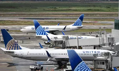 United Airlines : అమెరికాలో నిలిచిపోయిన విమానాలు