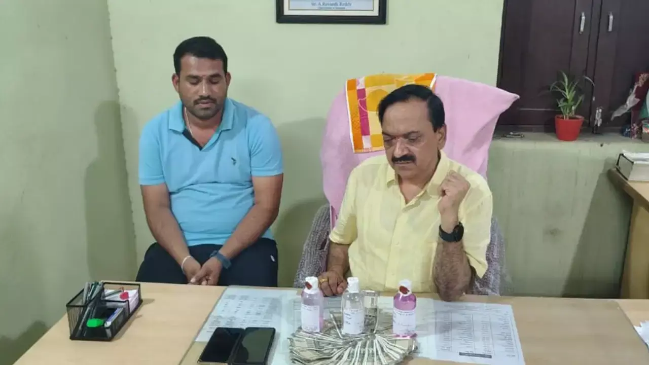 TG : ఏసీబీకి చిక్కిన డీటీఓ .. రూ.22వేల లంచం తీసుకుంటుండగా పట్టివేత