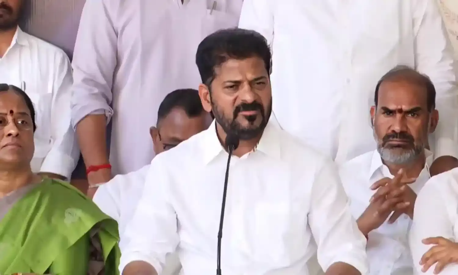 REVANTH: బీసీ రిజర్వేషన్లకు ఆ పార్టీలే అడ్డంకి REVANTH: బీసీ రిజర్వేషన్లకు ఆ పార్టీలే అడ్డంకి