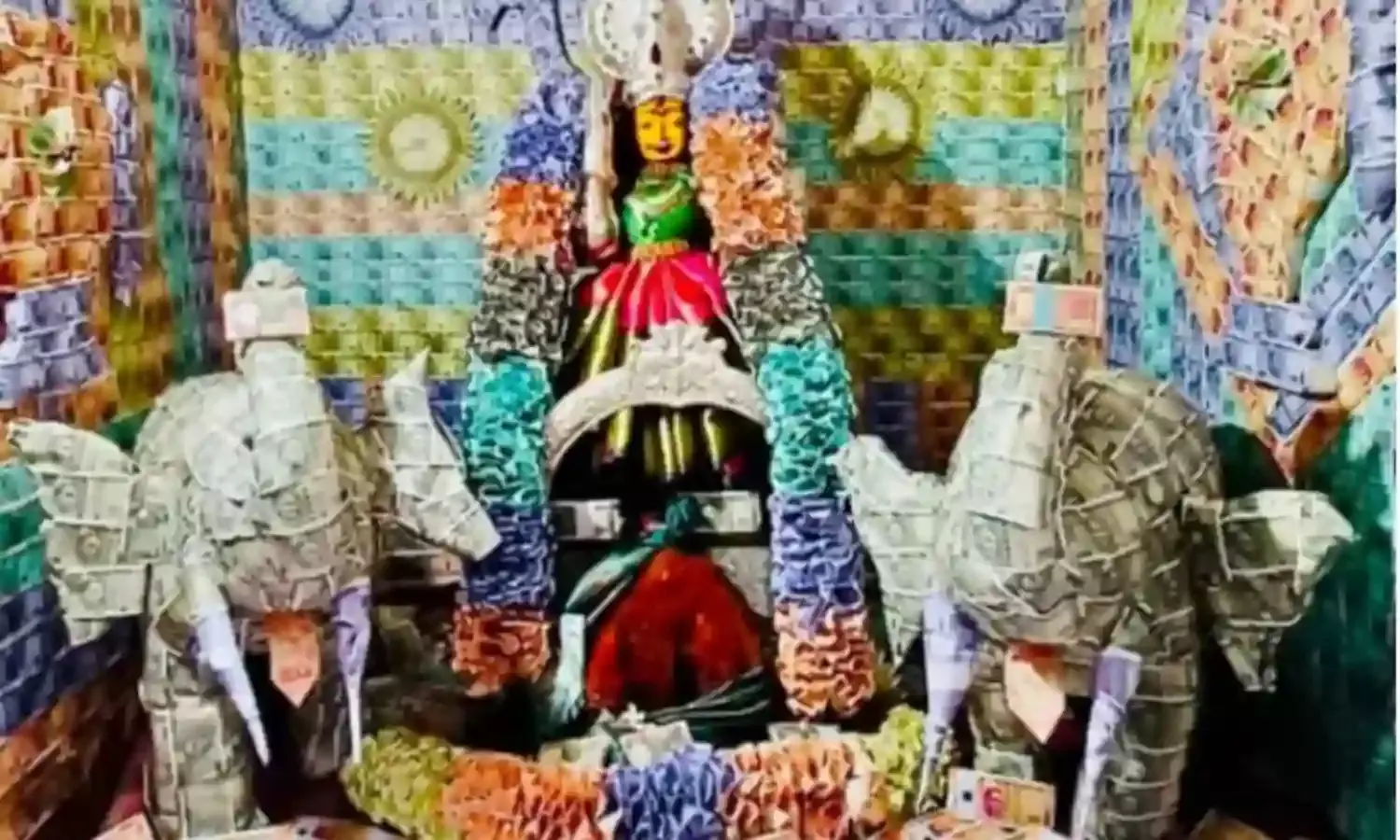 POOJAS: తెలుగు రాష్ట్రాల్లో వరలక్ష్మీ వ్రతశోభ POOJAS: తెలుగు రాష్ట్రాల్లో వరలక్ష్మీ వ్రతశోభ