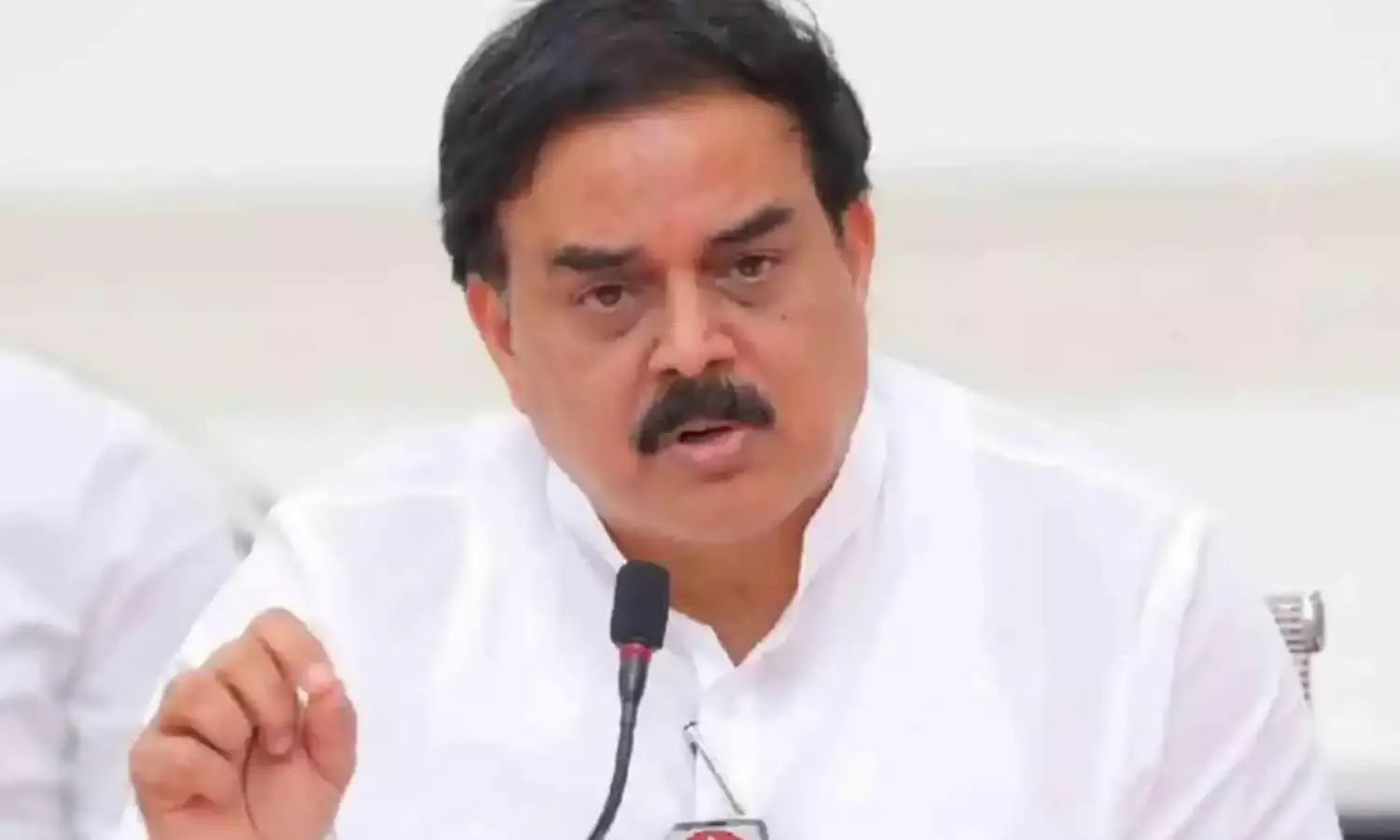 Minister Nadiendla : ప్రజల ఆరోగ్యం విషయంలో నో కాంప్రమైజ్.. హోటళ్లలో తనిఖీలు చేపట్టిన నాదేండ్ల Minister Nadiendla : ప్రజల ఆరోగ్యం విషయంలో నో కాంప్రమైజ్.. హోటళ్లలో తనిఖీలు చేపట్టిన నాదేండ్ల