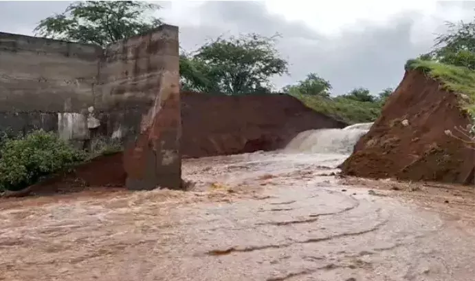 gandi: కల్వకుర్తి పథకం ప్రధాన కాలువకు గండి