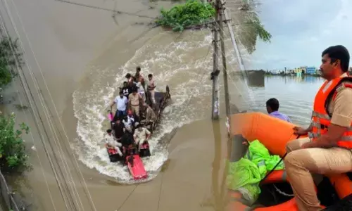 Warangal : వరంగల్ లో వర్ష బీభత్సం....జల దిగ్బంధంలో పలు కాలనీలు... Warangal : వరంగల్ లో వర్ష బీభత్సం....జల దిగ్బంధంలో పలు కాలనీలు...