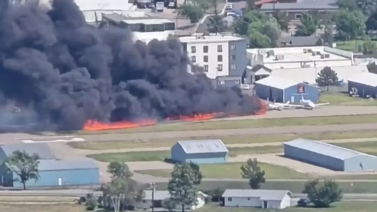 Montana Airport : ఆగి ఉన్న విమానంపైకి దూసుకెళ్లిన మరో విమానం!