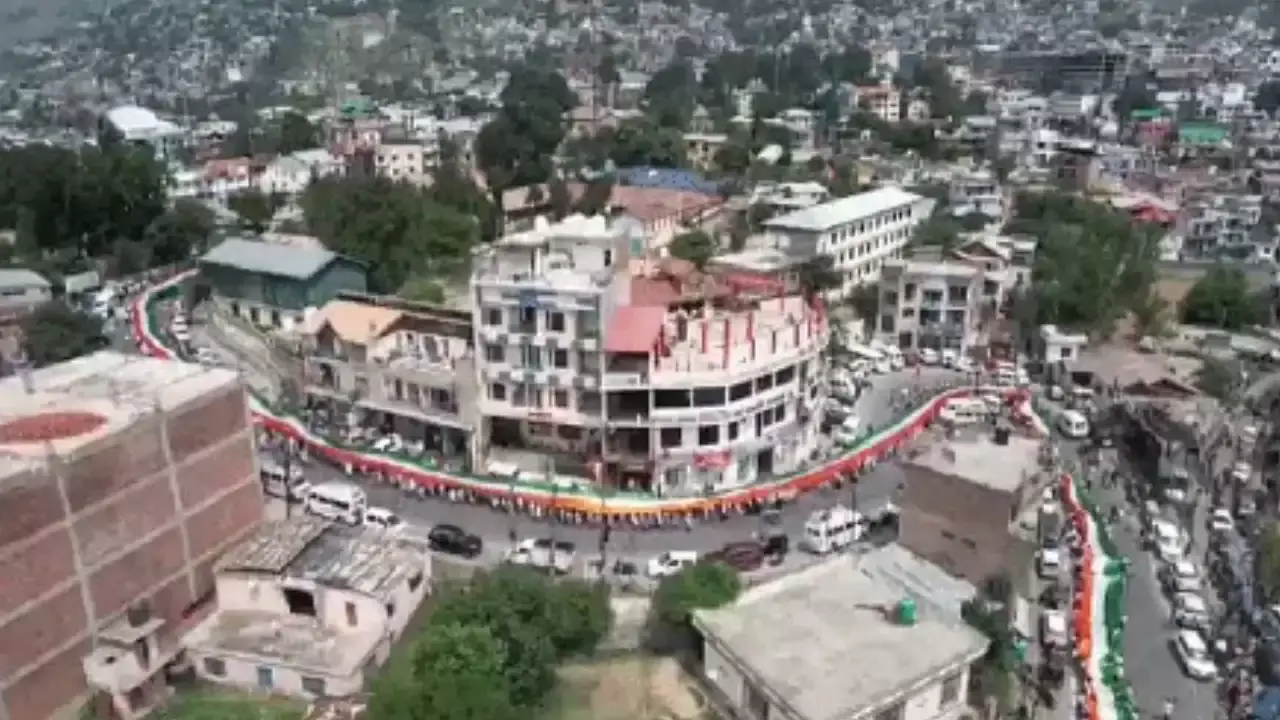 Jammu and Kashmir : జమ్ము కాశ్మీర్ లో భారీ త్రివర్ణ పతాక ర్యాలీ...