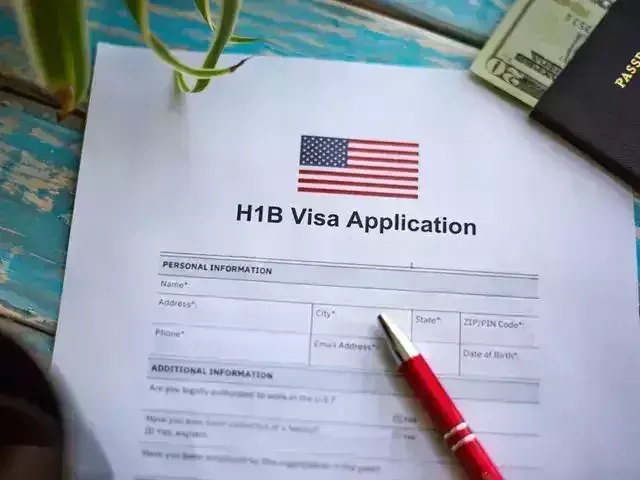 H-1B Visa:  జీతం ఆధారంగా వీసాల జారీకి అమెరికా సన్నాహాలు! H-1B Visa:  జీతం ఆధారంగా వీసాల జారీకి అమెరికా సన్నాహాలు!