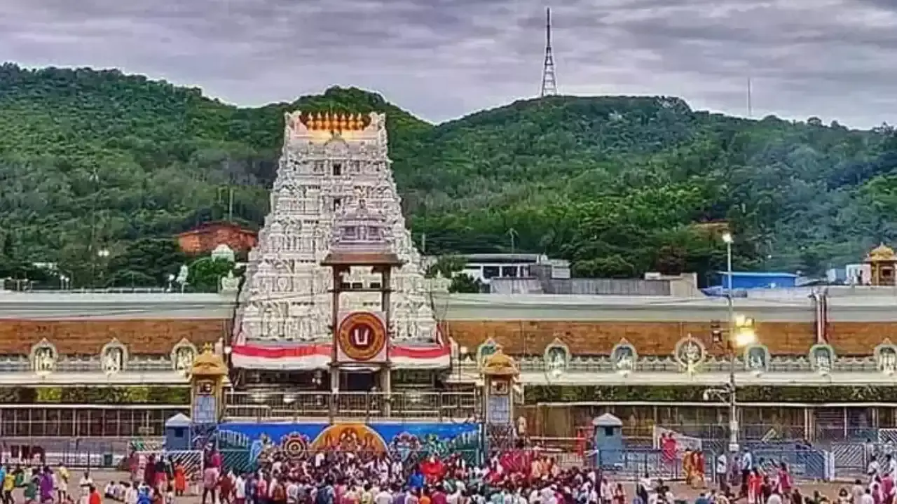 Tirumala : తిరుమలలో భక్తుల రద్దీ .. 15 గంటల సమయం