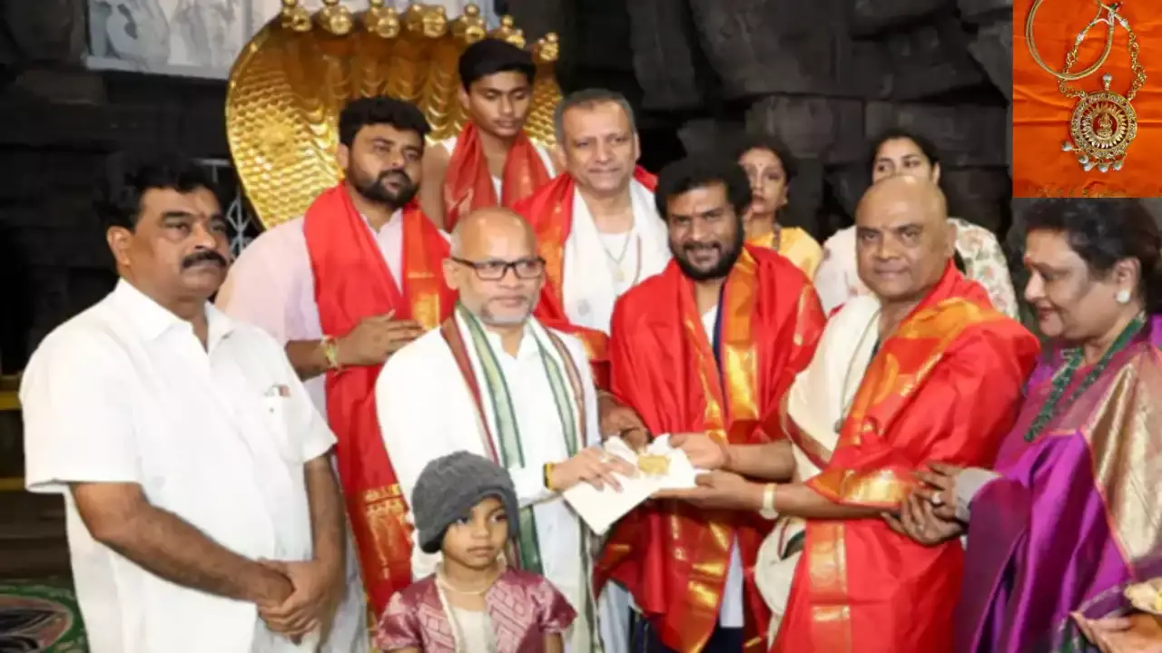 Tirumala తిరుమల శ్రీవారికి బంగారు లక్ష్మీ పతకం విరాళం