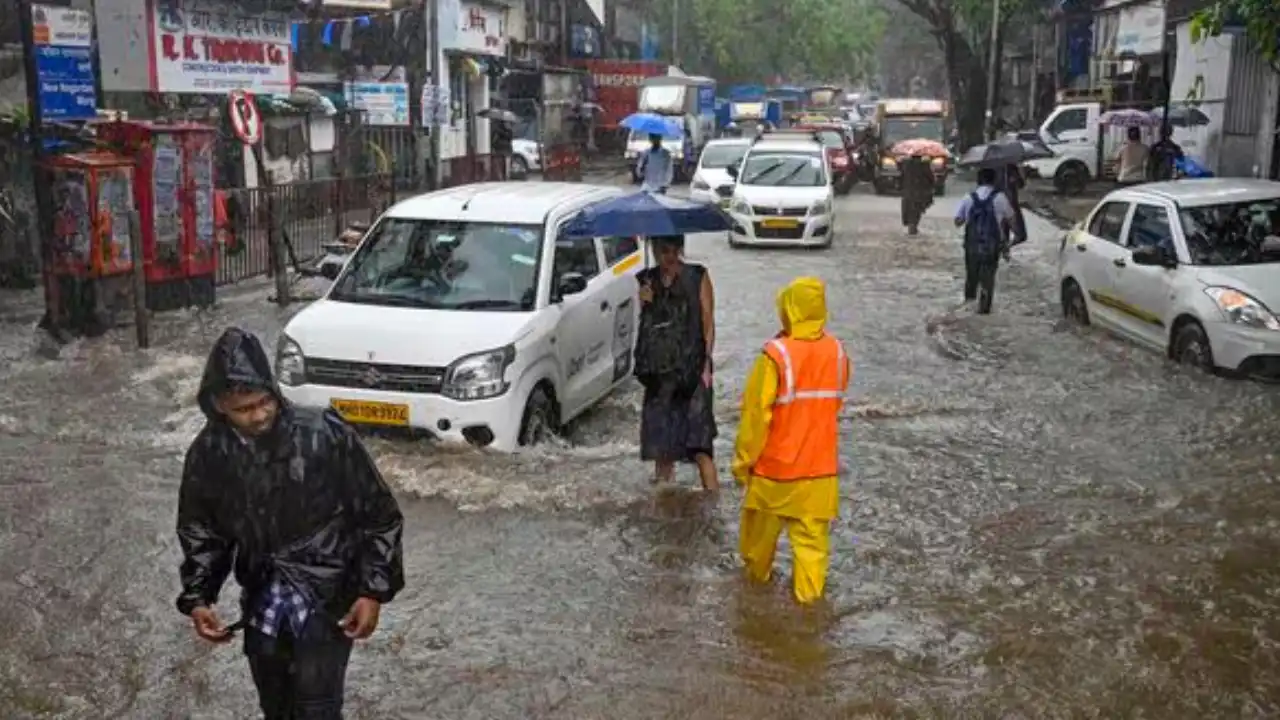 Mumbai : ముంబైలో భారీ వర్షాలు.. ఎల్లో అలర్ట్