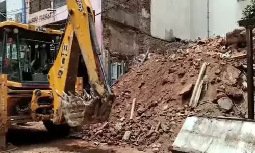 Hyderabad : హైదరాబాద్‌లో కుప్పకూలిన భవనం