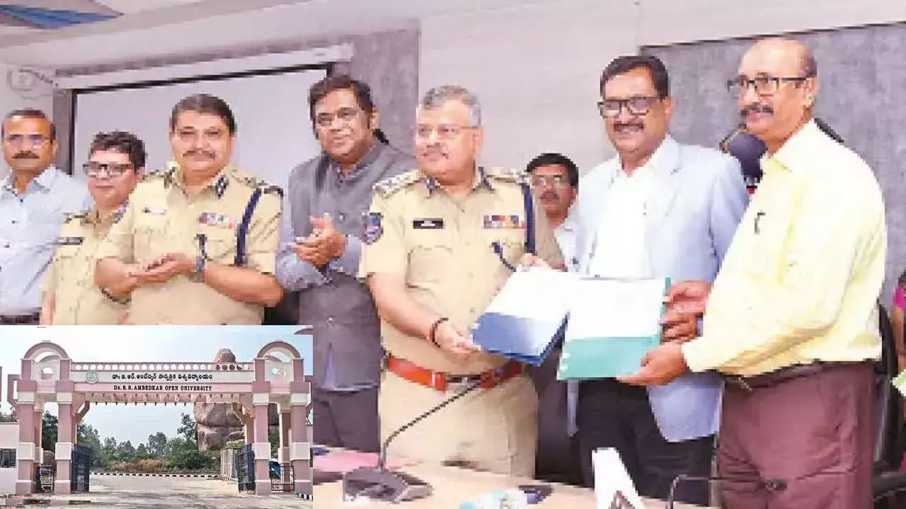 Ambedkar University : అంబేద్కర్ యూనివర్సటీ ద్వారా పోలీసులకు ఉన్నత విద్య Ambedkar University : అంబేద్కర్ యూనివర్సటీ ద్వారా పోలీసులకు ఉన్నత విద్య