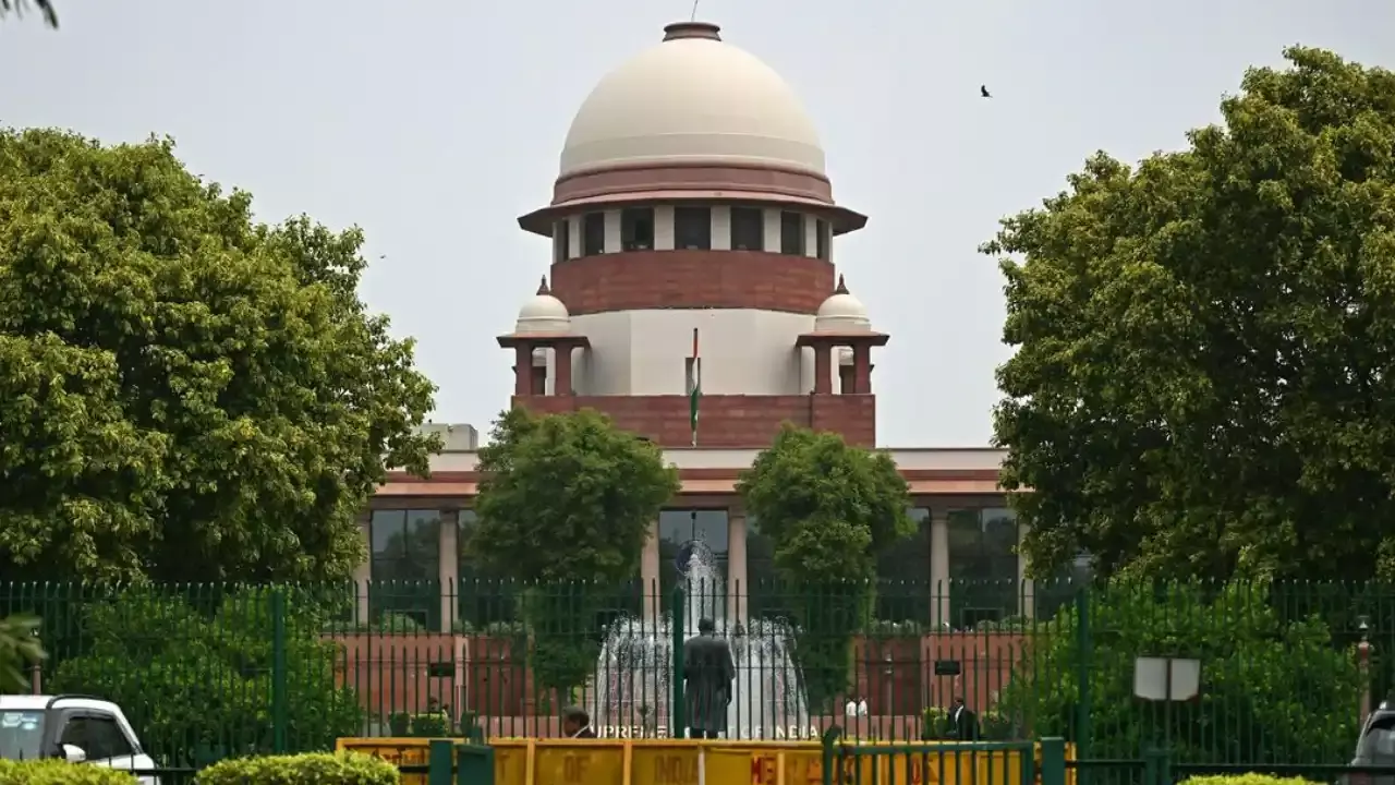 Center Clarifies : గడువు విధించే అధికారం కోర్టులకు లేవు.. సుప్రీంకోర్టుకు కేంద్రం స్పష్టీకరణ Center Clarifies : గడువు విధించే అధికారం కోర్టులకు లేవు.. సుప్రీంకోర్టుకు కేంద్రం స్పష్టీకరణ