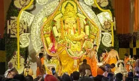 Richest Ganpati: వినాయకుడి మండపానికి రూ.474 కోట్లకు ఇన్సూరెన్స్.. కారణం ఎంతంటే ? Richest Ganpati: వినాయకుడి మండపానికి రూ.474 కోట్లకు ఇన్సూరెన్స్.. కారణం ఎంతంటే ?