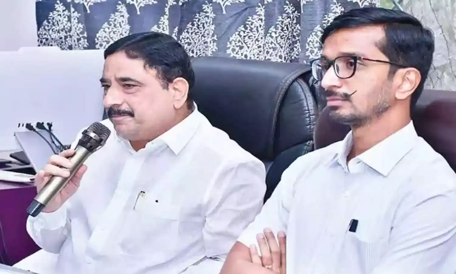 MLA Kalava : రాయదుర్గాన్ని అభివృద్ధి చేద్దాం తగిన సూచనలు ఇవ్వండి : ఎమ్మెల్యే కాలవ MLA Kalava : రాయదుర్గాన్ని అభివృద్ధి చేద్దాం తగిన సూచనలు ఇవ్వండి : ఎమ్మెల్యే కాలవ