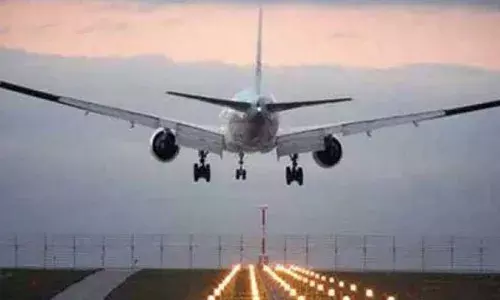 Emergency Landing : తిరుపతి వెళ్తున్న విమానం ఎమర్జెన్సీ ల్యాండింగ్ Emergency Landing : తిరుపతి వెళ్తున్న విమానం ఎమర్జెన్సీ ల్యాండింగ్