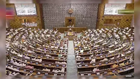 Centres Bills: నేరం చేస్తే ప్రధాని, సీఎంలు తొలగింపు.. నేడు పార్లమెంట్ ముందుకు బిల్లు Centres Bills: నేరం చేస్తే ప్రధాని, సీఎంలు తొలగింపు.. నేడు పార్లమెంట్ ముందుకు బిల్లు