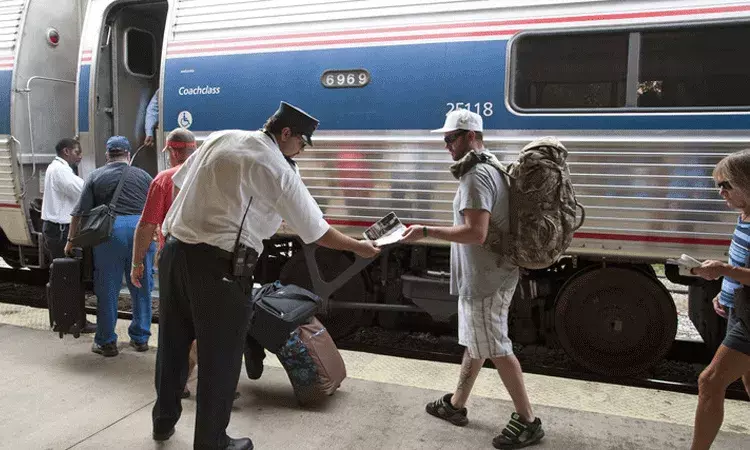 Indian Railways: రైల్వే ప్రయాణీకుల లగేజీపై కొత్త నియమం.. పరిమితి మించితే..