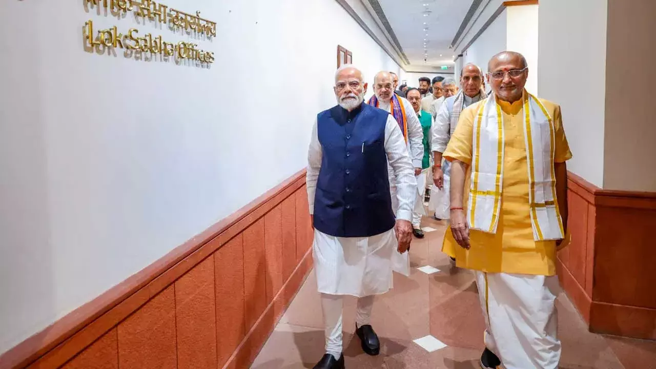 Nomination : ఎన్డీఏ ఉపరాష్ట్రపతి అభ్యర్థిగా సీపీ రాధాకృష్ణన్ నామినేషన్.. హాజరైన ప్రధాని మోదీ Nomination : ఎన్డీఏ ఉపరాష్ట్రపతి అభ్యర్థిగా సీపీ రాధాకృష్ణన్ నామినేషన్.. హాజరైన ప్రధాని మోదీ