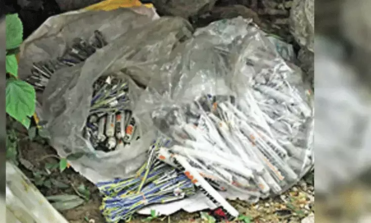 Kerala: పాఠశాల ఆవరణలో ప్రమాదకరమైన పేలుడు పదార్ధాలు.. Kerala: పాఠశాల ఆవరణలో ప్రమాదకరమైన పేలుడు పదార్ధాలు..