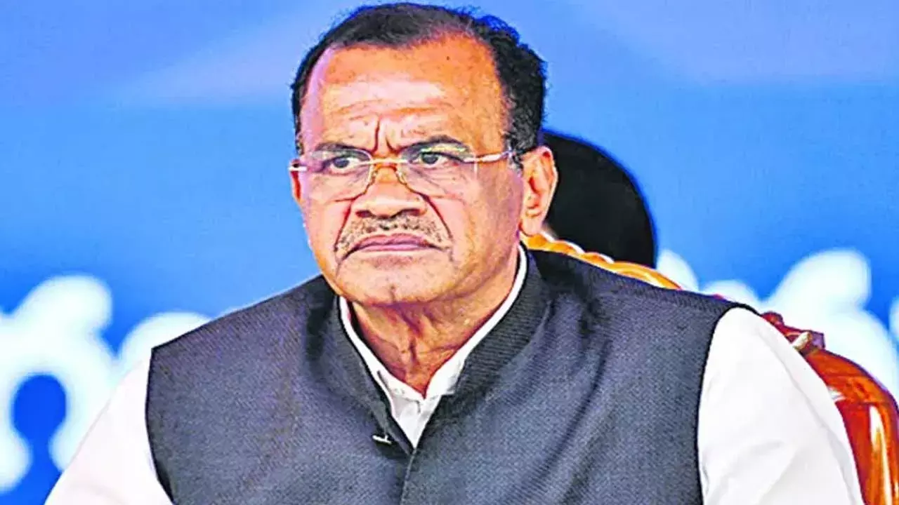 Minister Komatireddy : చిన్న వెంకట్ రెడ్డి మృతి పట్ల మంత్రి కోమటిరెడ్డి దిగ్బ్రాంతి Minister Komatireddy : చిన్న వెంకట్ రెడ్డి మృతి పట్ల మంత్రి కోమటిరెడ్డి దిగ్బ్రాంతి