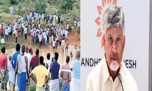 Kurnool : ఘోర విషాదం...నీటి కుంటలో పడి ఆరుగురు చిన్నారులు మృతి.. Kurnool : ఘోర విషాదం...నీటి కుంటలో పడి ఆరుగురు చిన్నారులు మృతి..