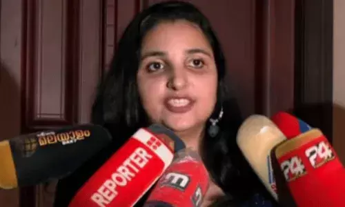 కేరళ ఎమ్మెల్యే తనకు అభ్యంతరకర సందేశాలు పంపారని మలయాళ నటి ఆరోపణ