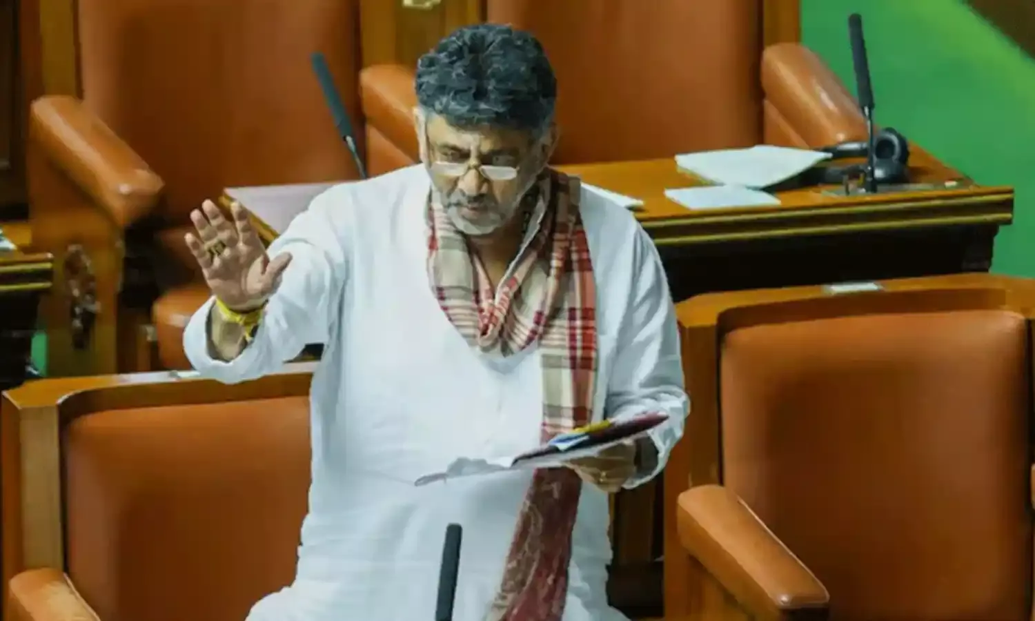 Karnataka: డిప్యూటీ సీఎం అసెంబ్లీలో ఆర్ఎస్ఎస్ గీతం.. బీజేపీ ఎమ్మెల్యేలు హర్షం.. Karnataka: డిప్యూటీ సీఎం అసెంబ్లీలో ఆర్ఎస్ఎస్ గీతం.. బీజేపీ ఎమ్మెల్యేలు హర్షం..