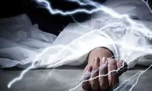 Electric Shock : అల్లూరి జిల్లాలో విషాదం.. విద్యుత్ షాక్తో ఇద్దరు కూలీలు మృతి Electric Shock : అల్లూరి జిల్లాలో విషాదం.. విద్యుత్ షాక్తో ఇద్దరు కూలీలు మృతి