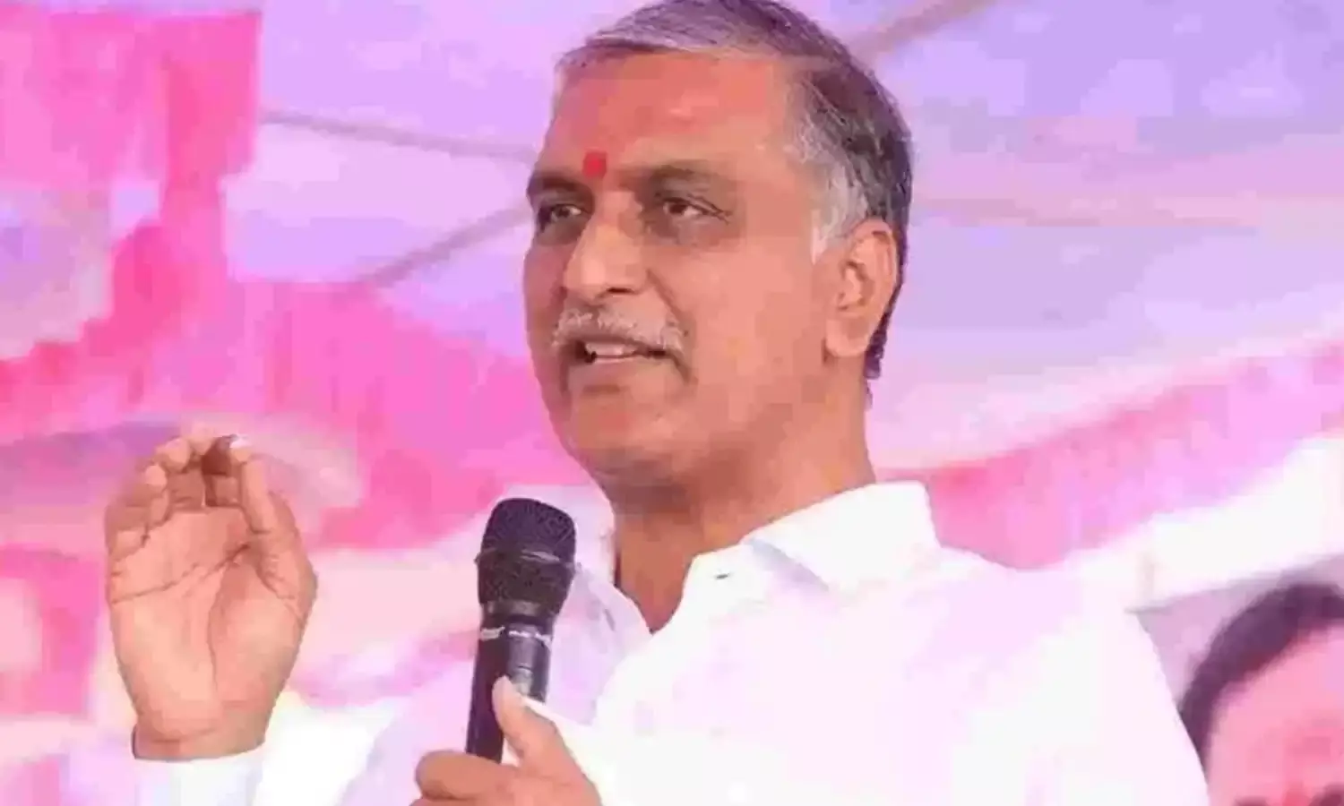 Telangana : యూరియా కొరతకు కారణమెవరూ..? హరీశ్ రావు ప్రశ్న.. Telangana : యూరియా కొరతకు కారణమెవరూ..? హరీశ్ రావు ప్రశ్న..