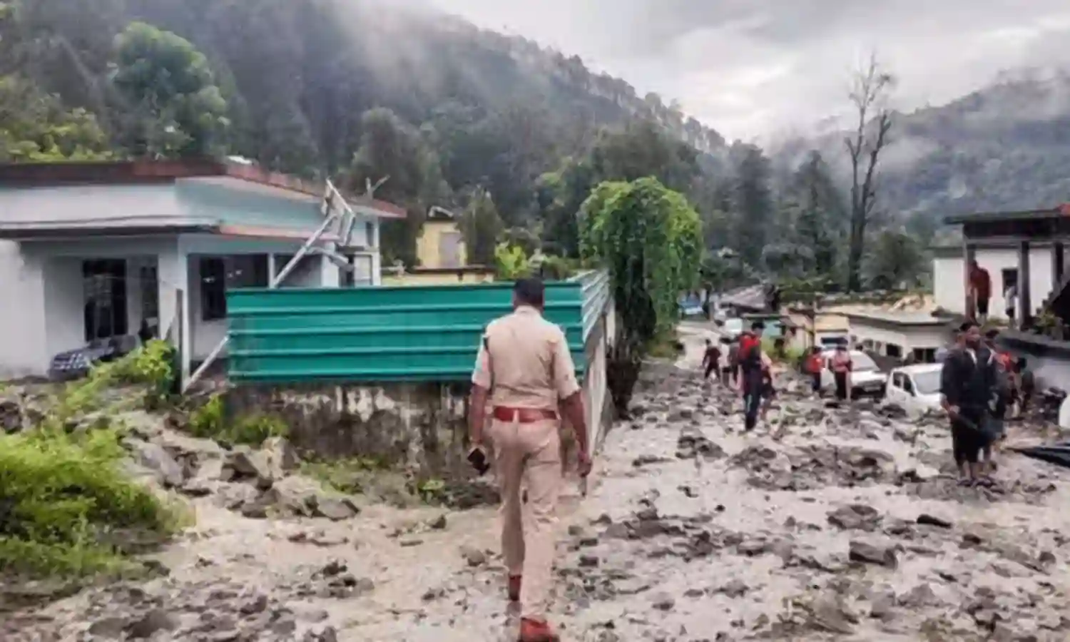 Uttarakhand: భారీ వర్షాలు.. మునిగిపోయిన థరాలి పట్టణం Uttarakhand: భారీ వర్షాలు.. మునిగిపోయిన థరాలి పట్టణం
