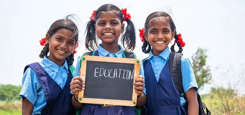 LOKESH: స్కూళ్ల దత్తత – నారా లోకేష్ వినూత్న ఆలోచన LOKESH: స్కూళ్ల దత్తత – నారా లోకేష్ వినూత్న ఆలోచన